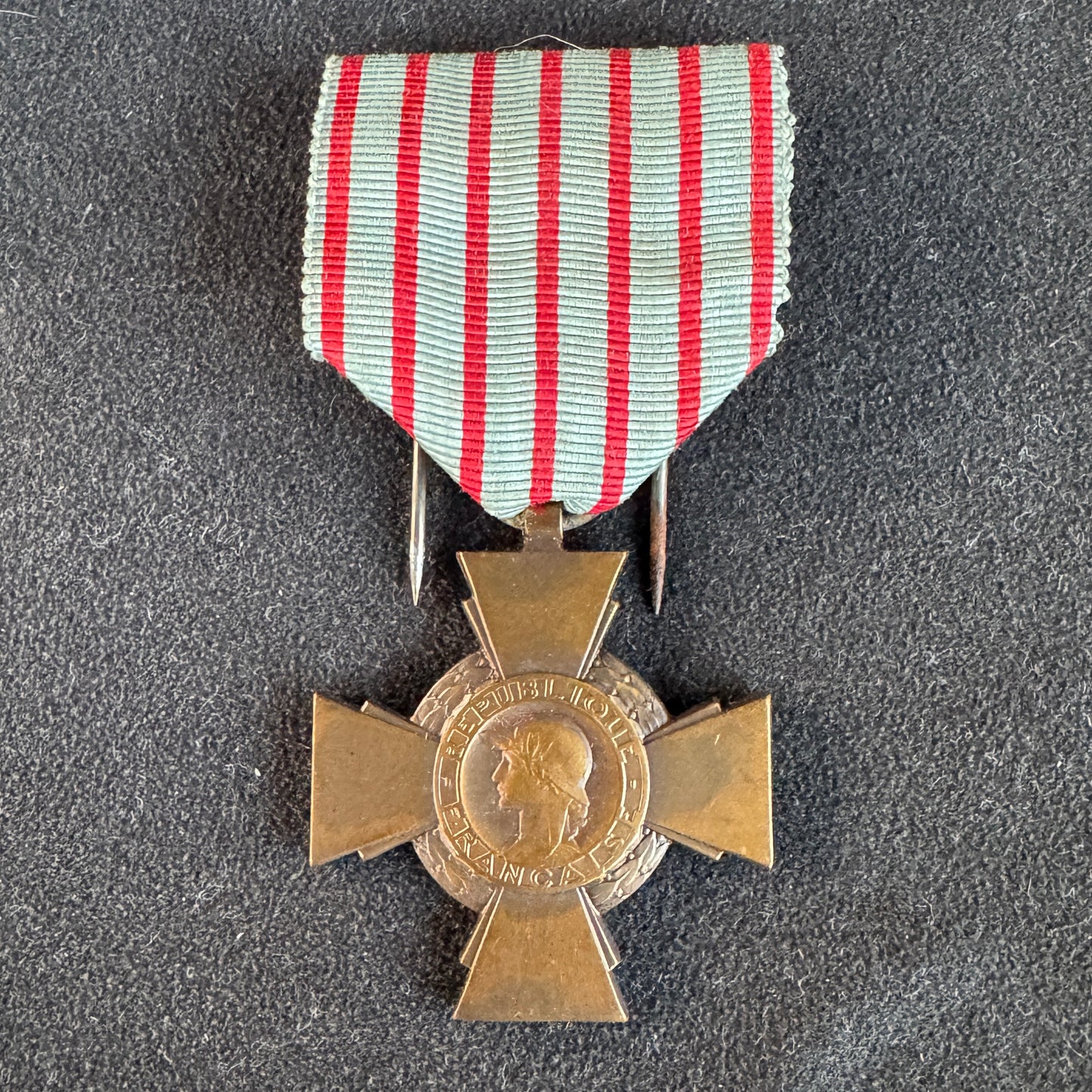 Médaille décoration militaire en bronze - « croix du combattant 14-18 »