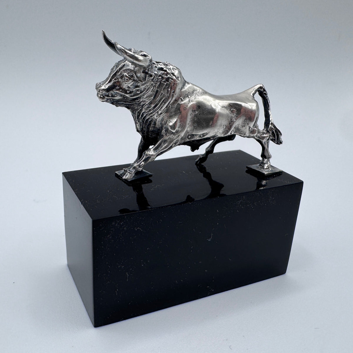 Figurine vintage « taureau » en argent