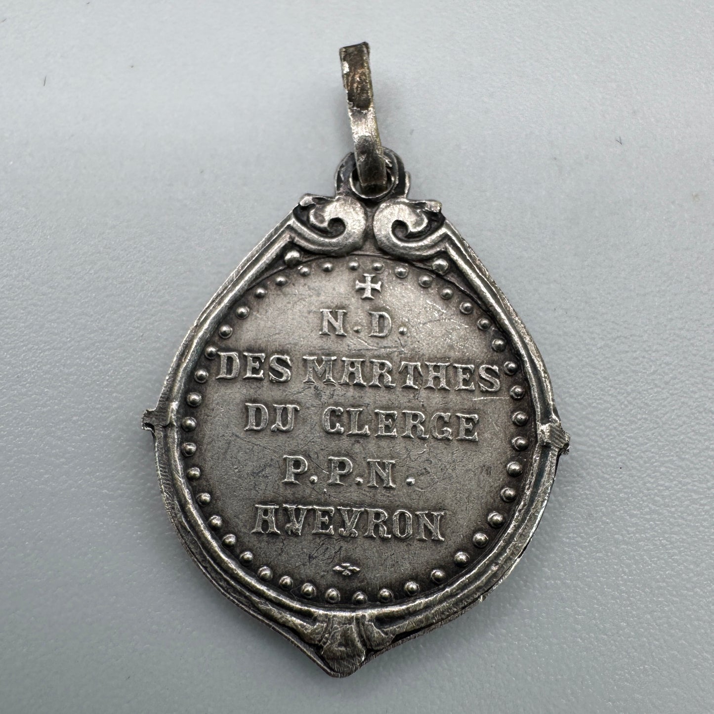 Médaille religieuse ancienne « Notre Dame du Marthes du clergé »