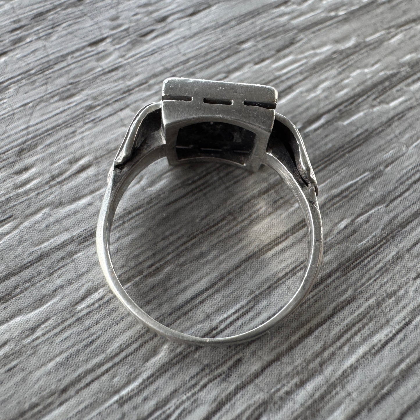 Bague Art Déco en argent et verroterie
