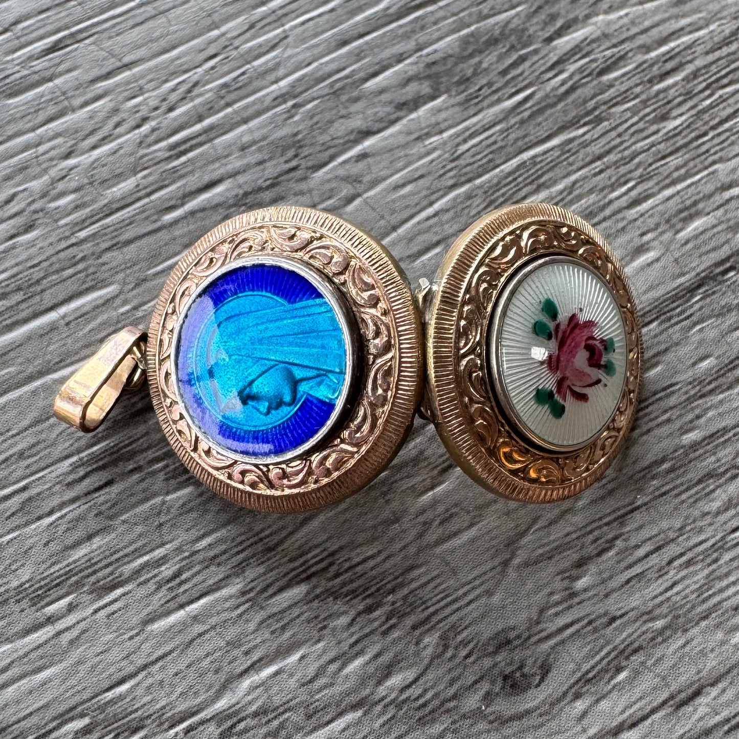 Pendentif ancien porte photo ou relique - « Sainte Vierge » plaqué or emaillé