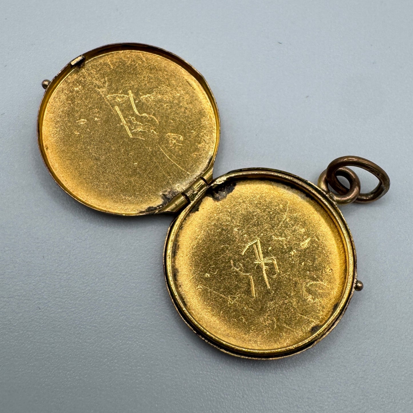 Pendentif ancien porte photo ou relique « trèfle à 4 feuilles » - plaqué or