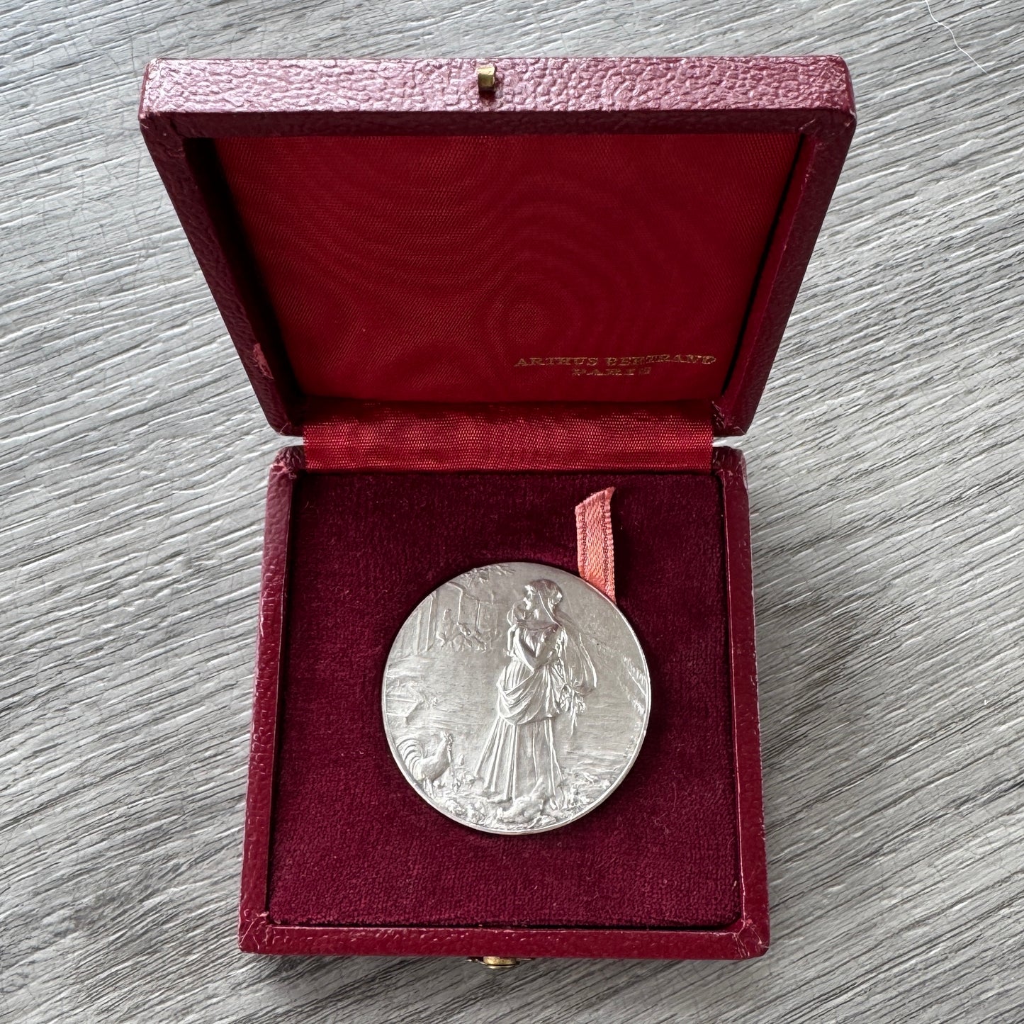 Médaille ancienne en argent « Comice agricole St Amand - La fermière »