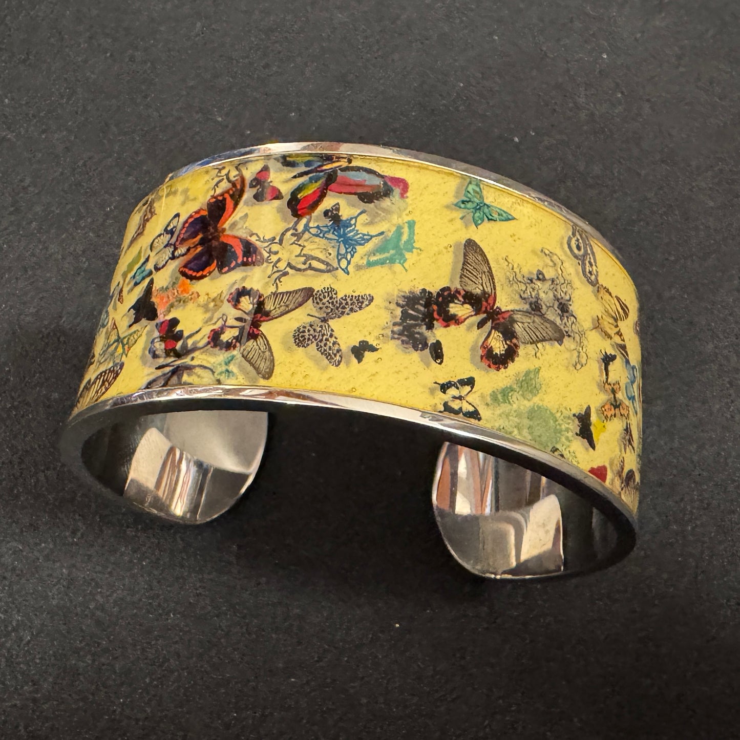 Bracelet créateur CHRISTIAN LACROIX motif aux papillons - Métal et résine