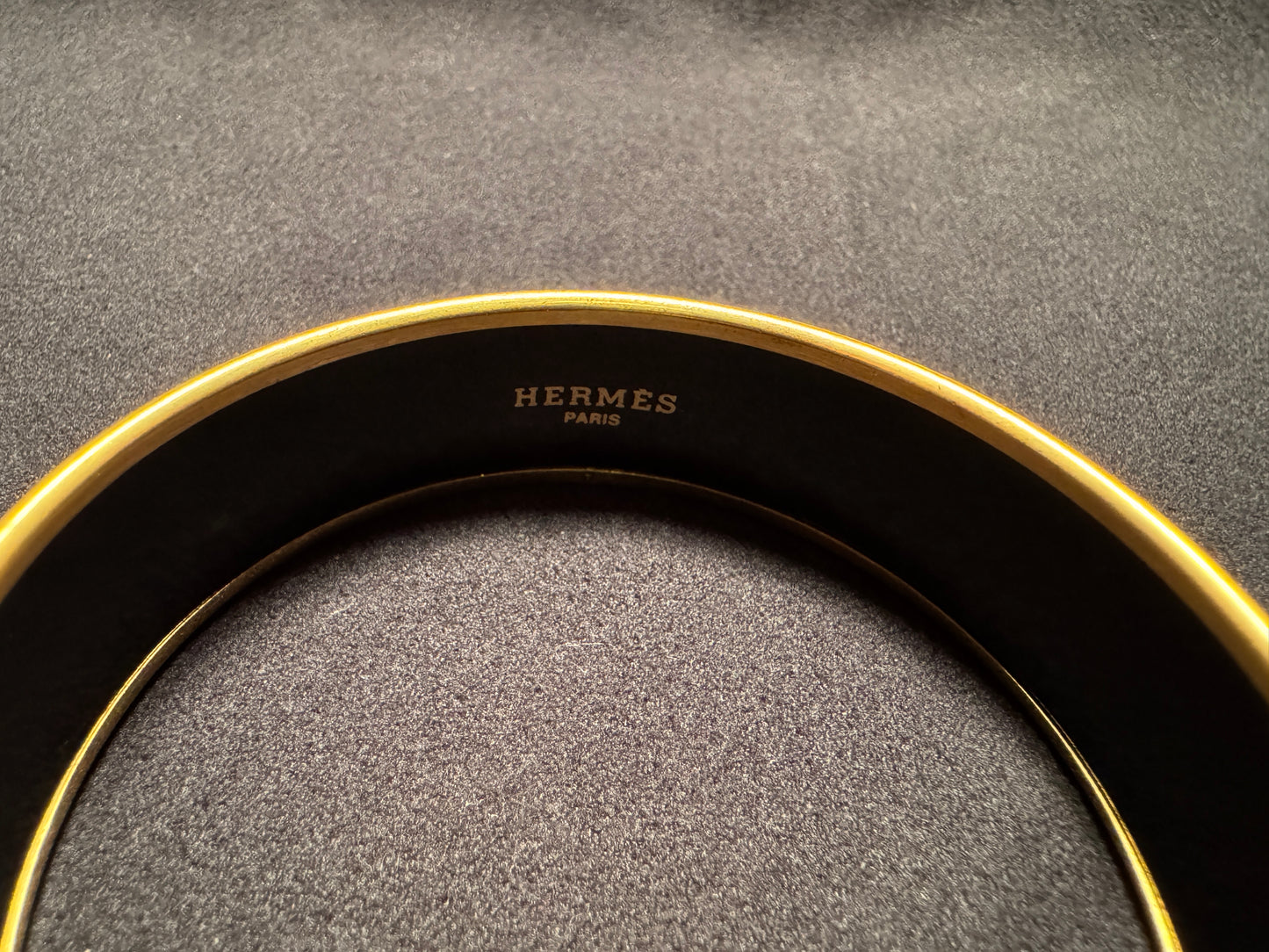 Bracelet émaillé bleu HERMÈS - « les lions » - métal doré