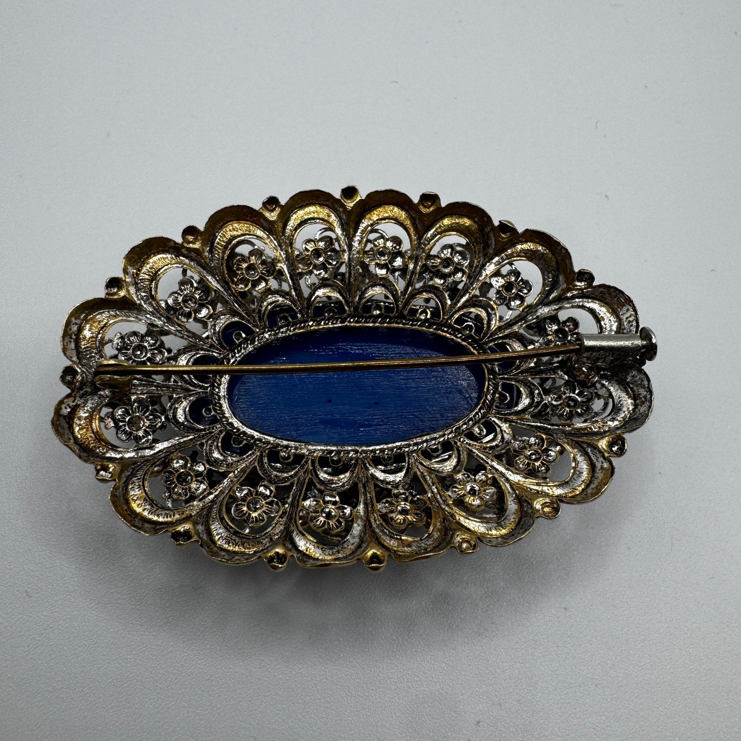 Broche ancienne - laiton et pâte de verre