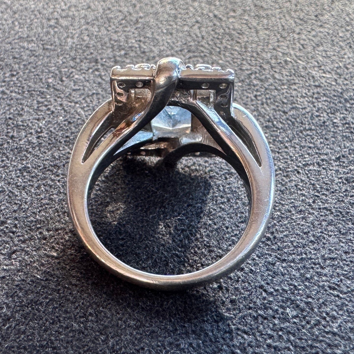 Bague en argent et cabochon verre taillé bleu