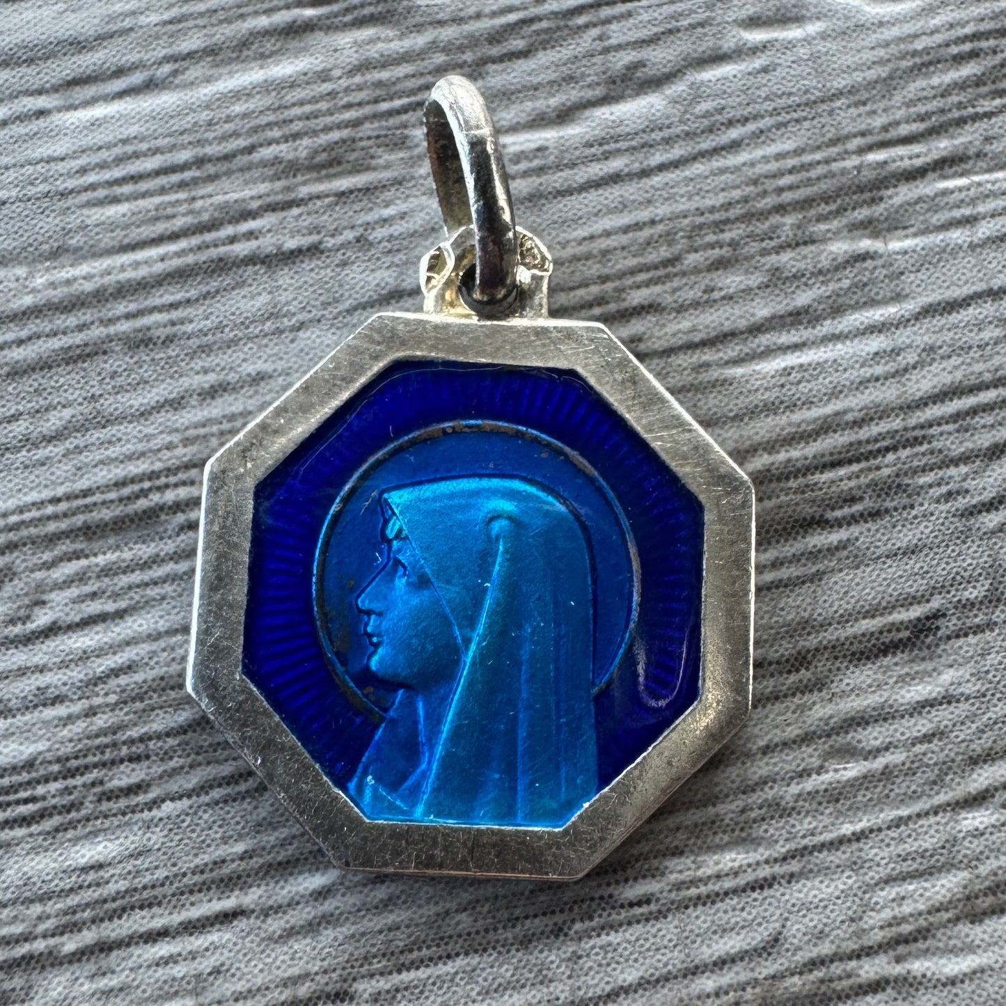 Médaille religieuse ancienne en argent emaillé « Sainte Vierge »