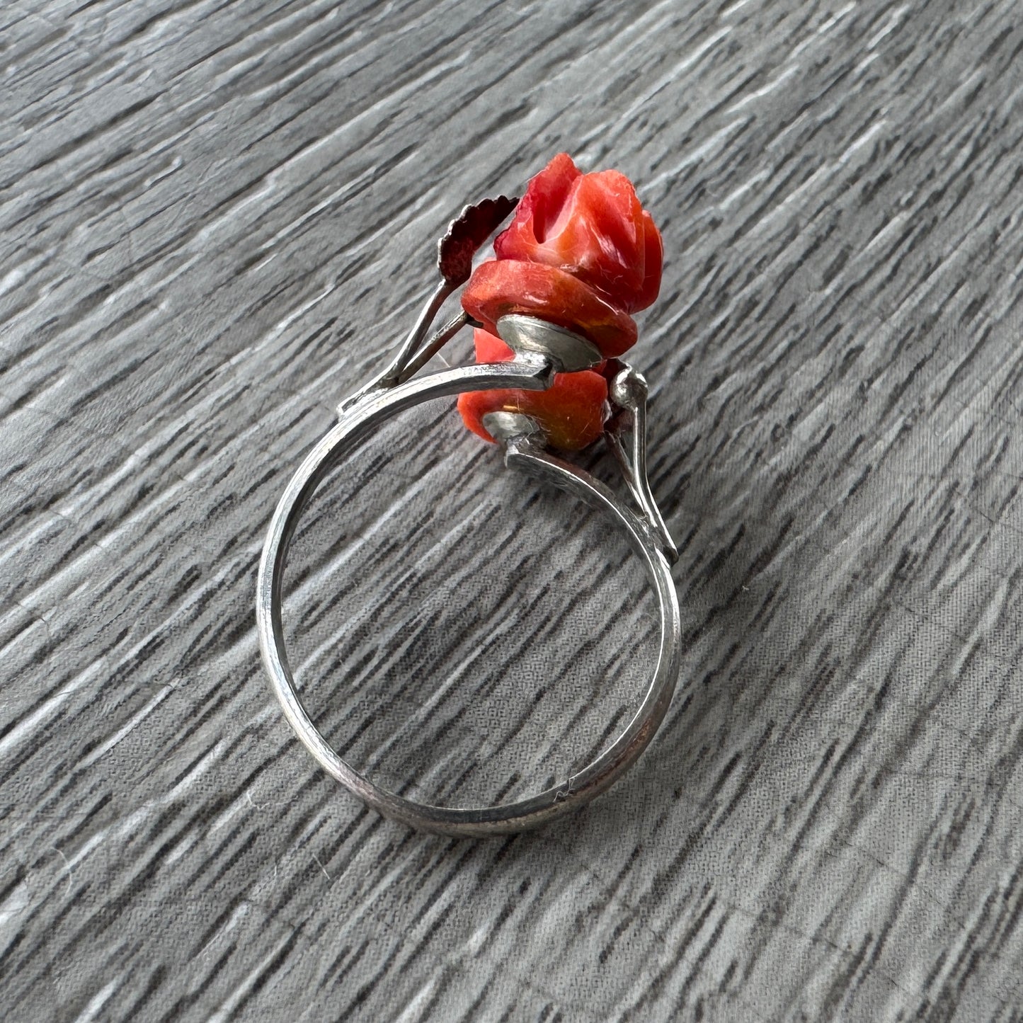 Bague ancienne en Argent et Corail Sculpté - Travail artisanal