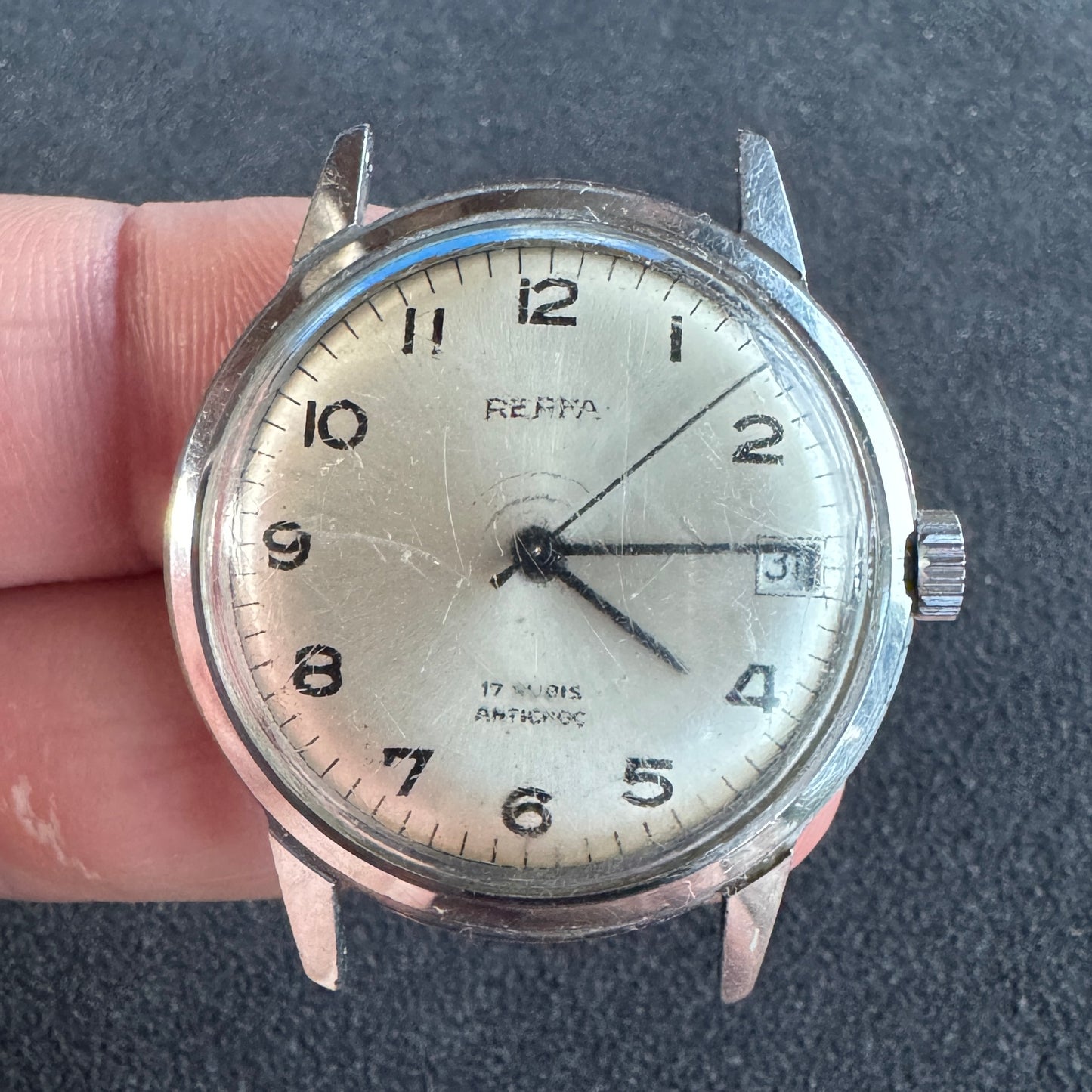 Montre vintage RERFA- 17 rubis, antichoc, avec date