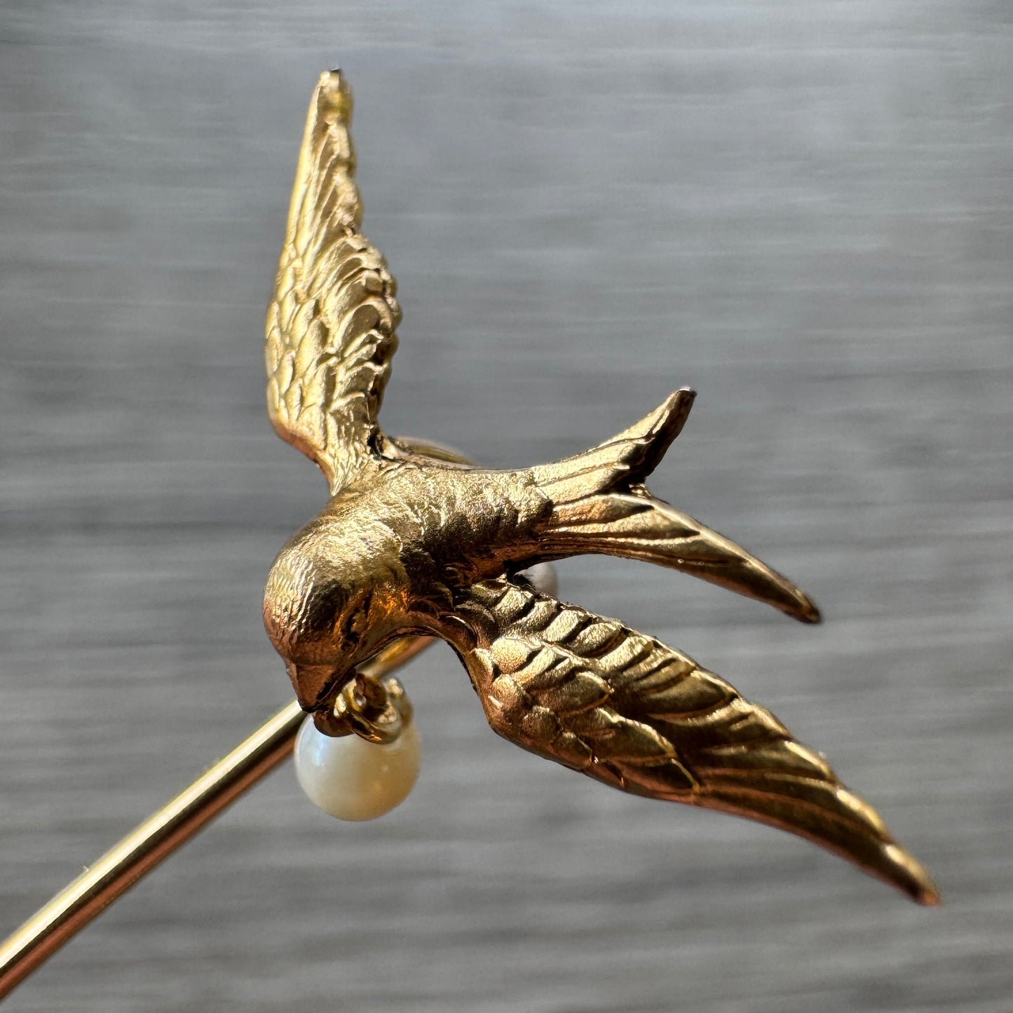 Épingle à cravate ancienne Art Nouveau « hirondelle » - plaqué or