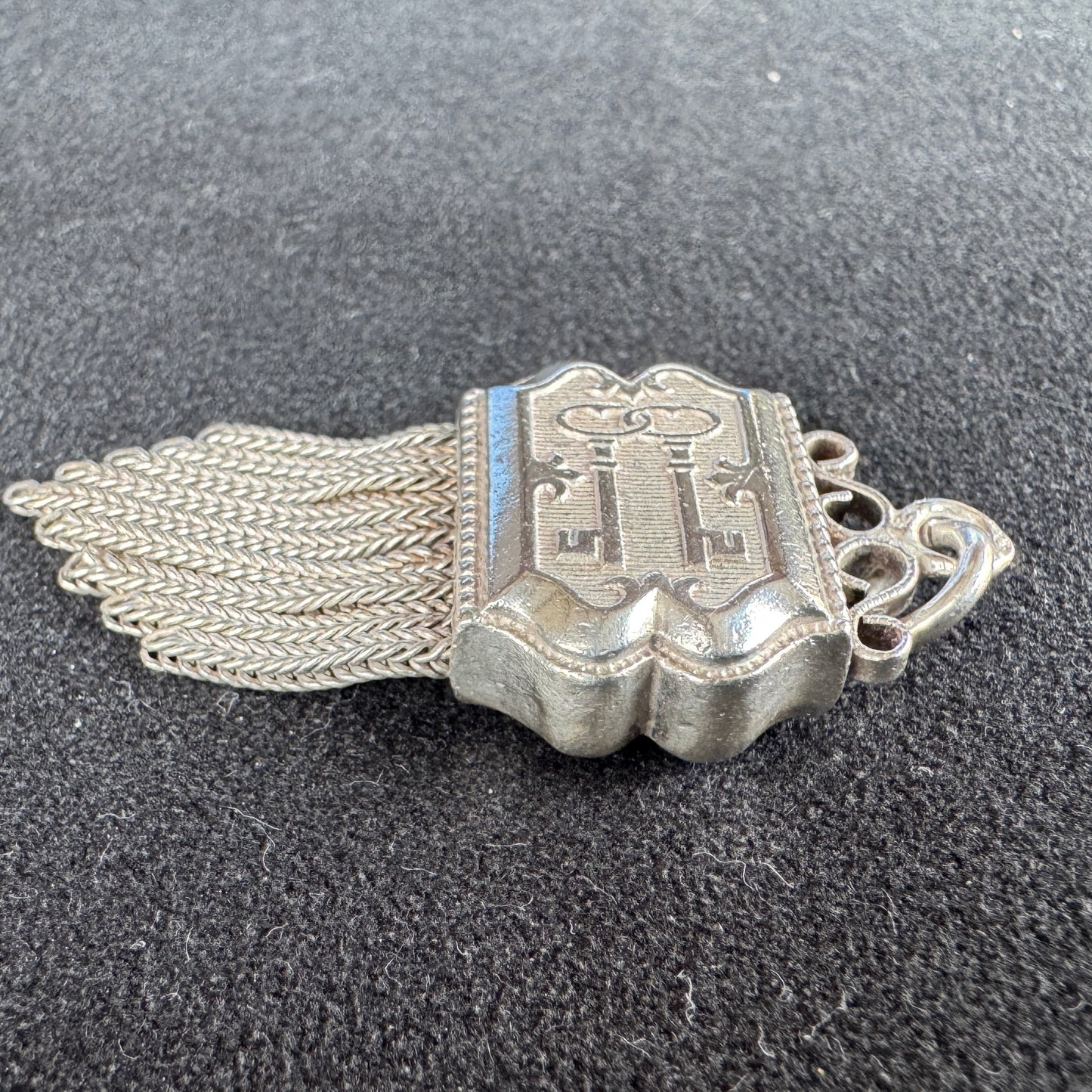 Pendentif ancien en Argent XIXeme - décor aux clés