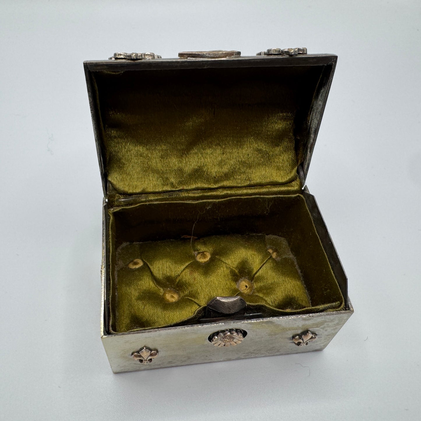 Rare boîte Ancienne coffre « Anne de Bretagne » - métal argenté