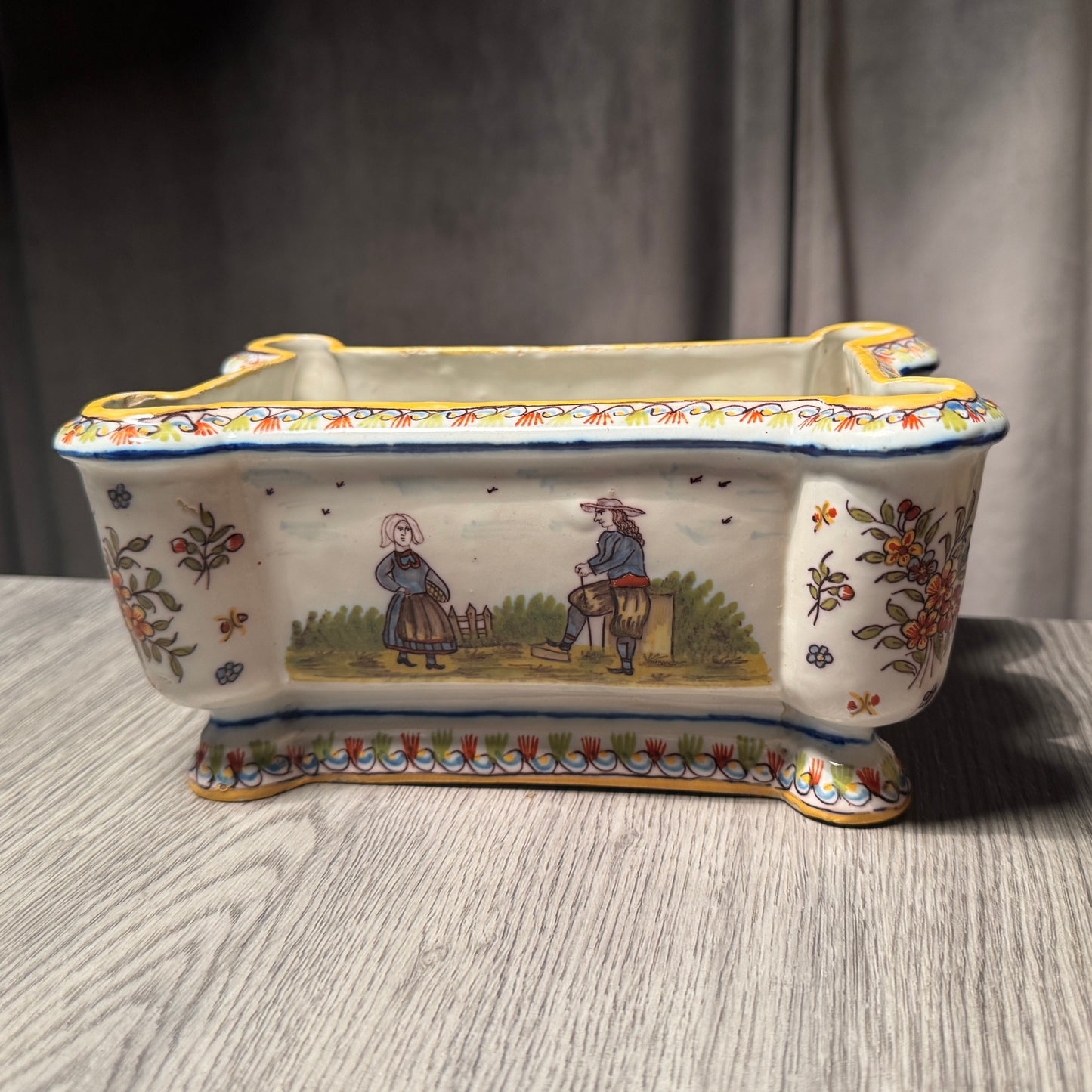 Jardinière de table Bretonne ancienne - « décor aux armes de Bretagne »