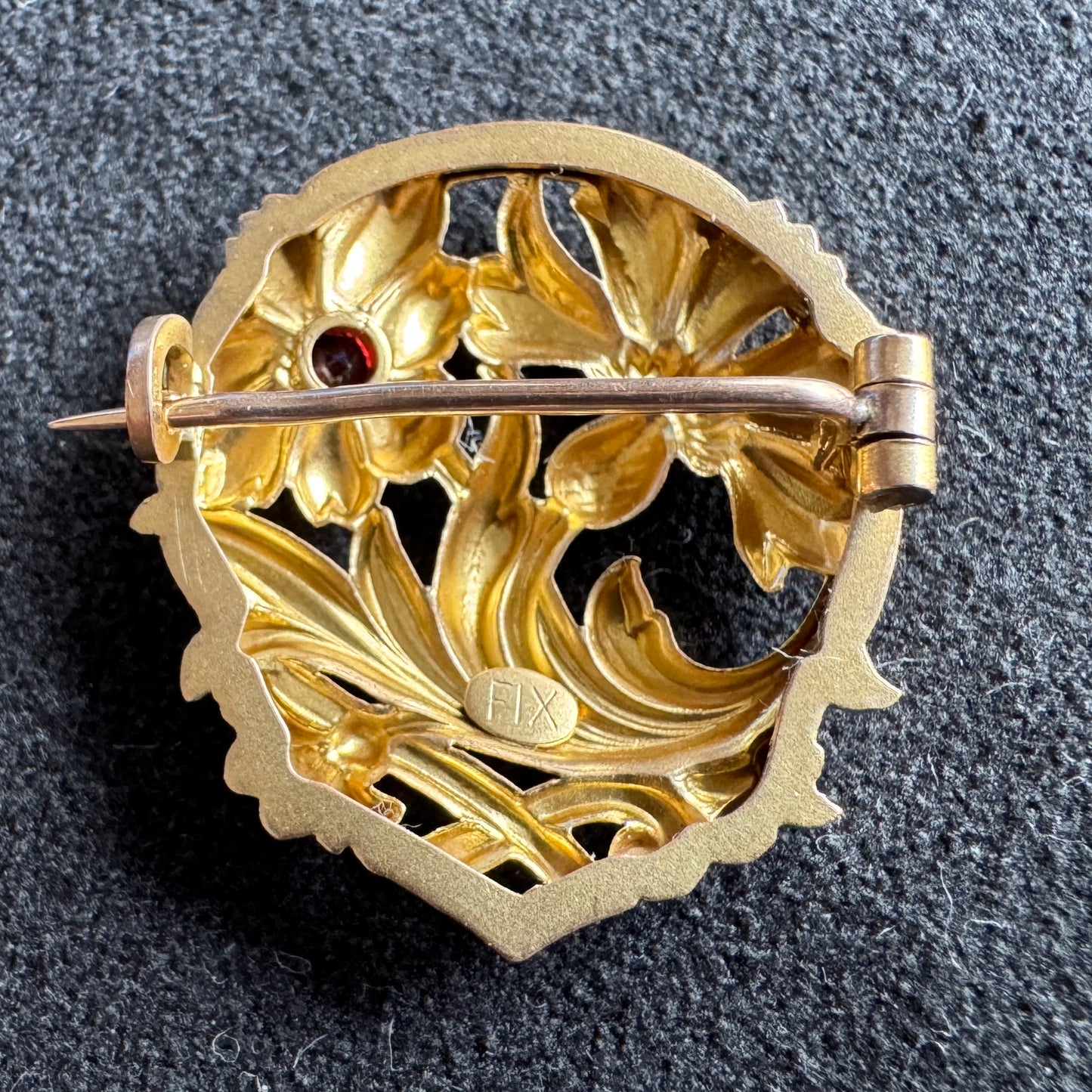 Broche ancienne art nouveau en plaqué or - Motif floral