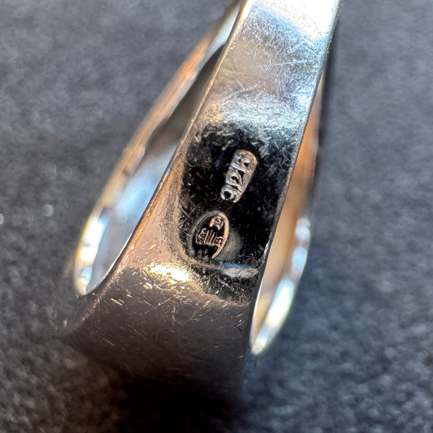 Bague en argent et résine