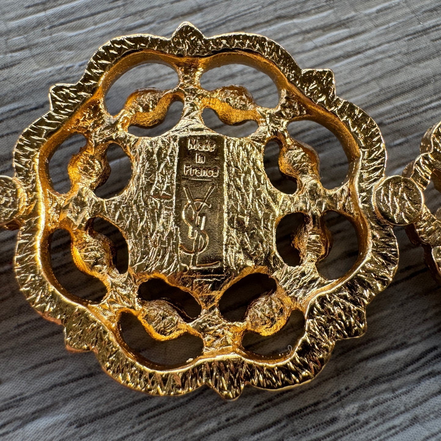 Broche mauresque YVES SAINT LAURENT - plaqué or