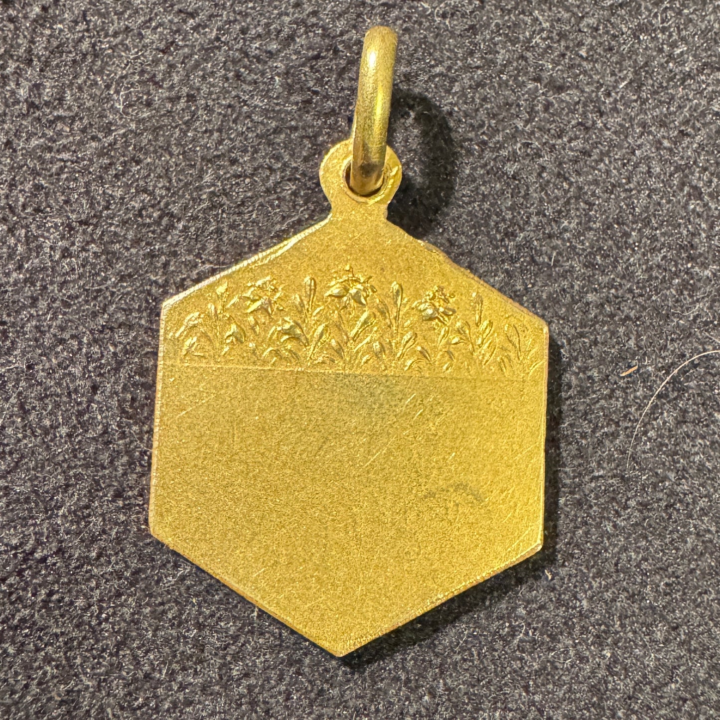 Médaille religieuse ancienne plaqué or « Jesus »