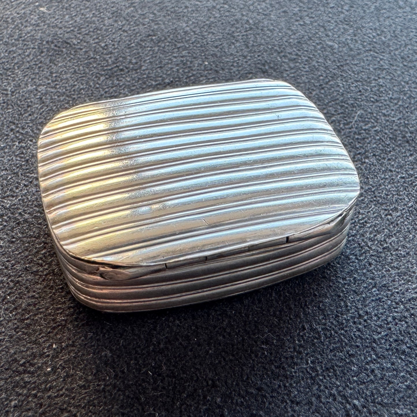 petite boîte ancienne pilulier en argent