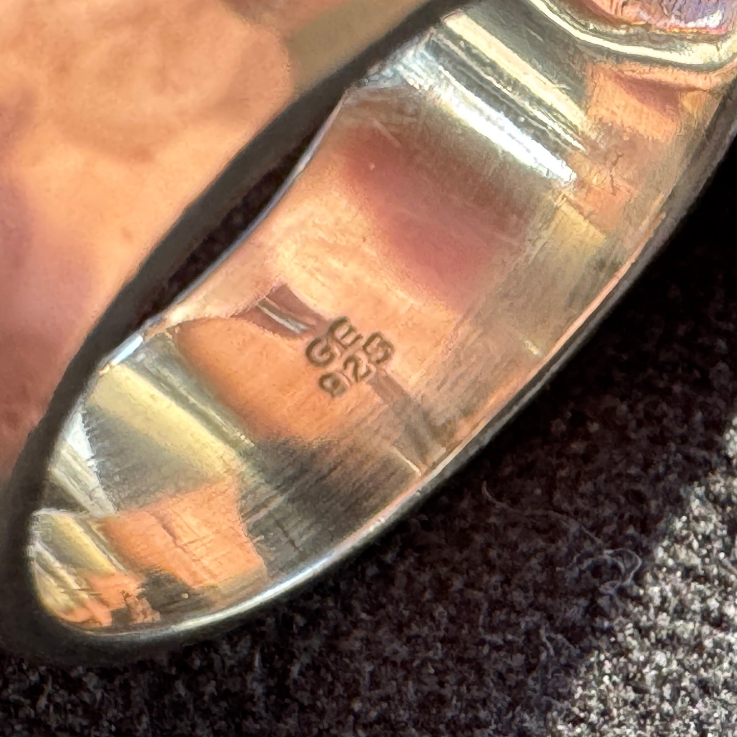 Bague de créateur en argent signée GE