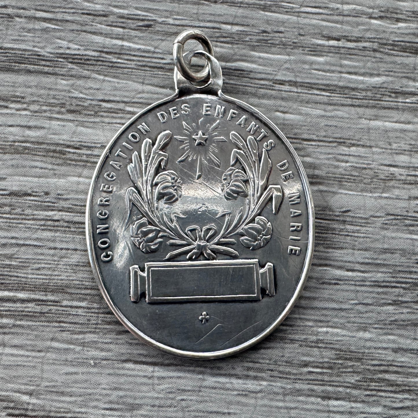 Médaille religieuse ancienne en argent « Monstra Te Esse Matrem »