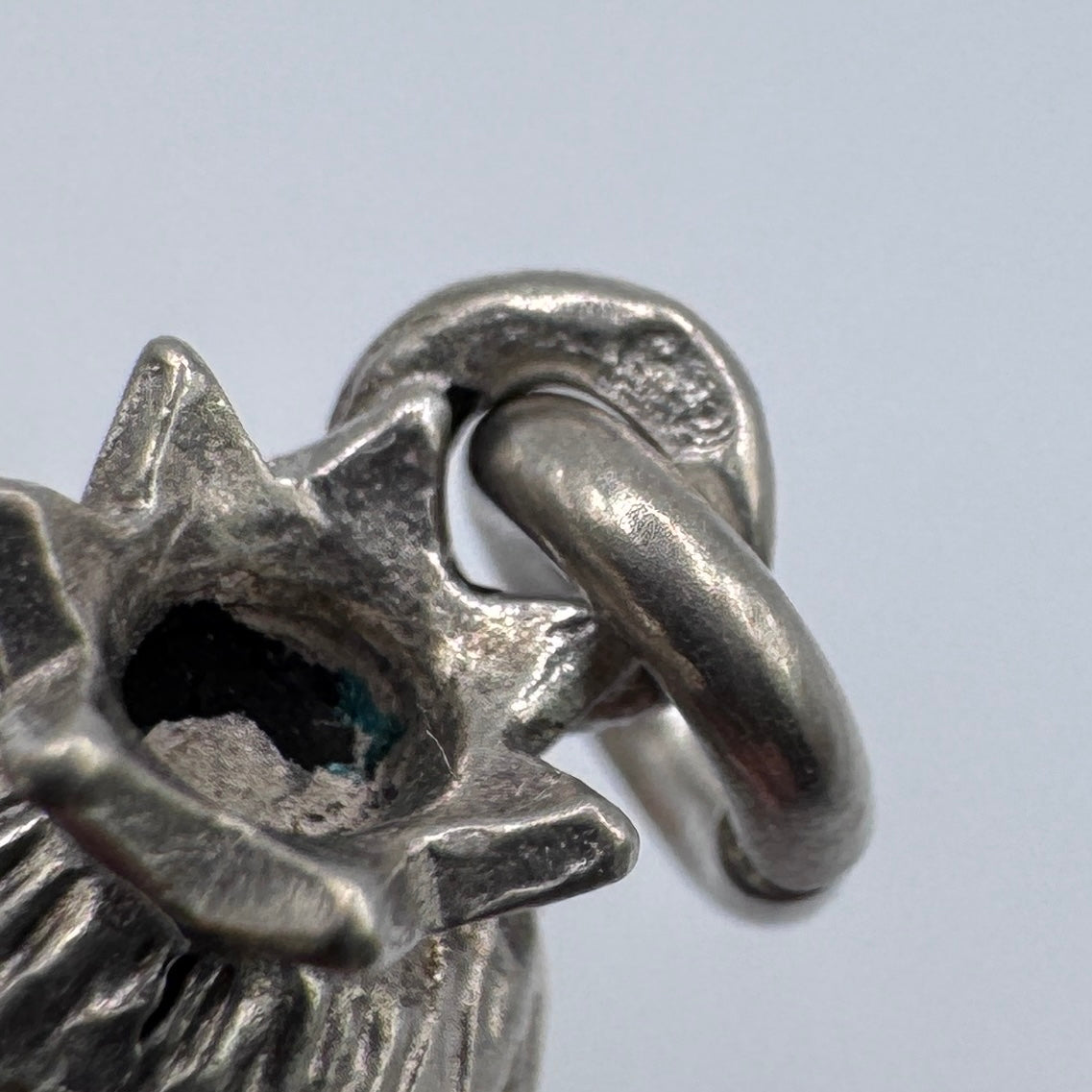Joli Pendentif en argent massif et Pierre « reine zoomorphe »
