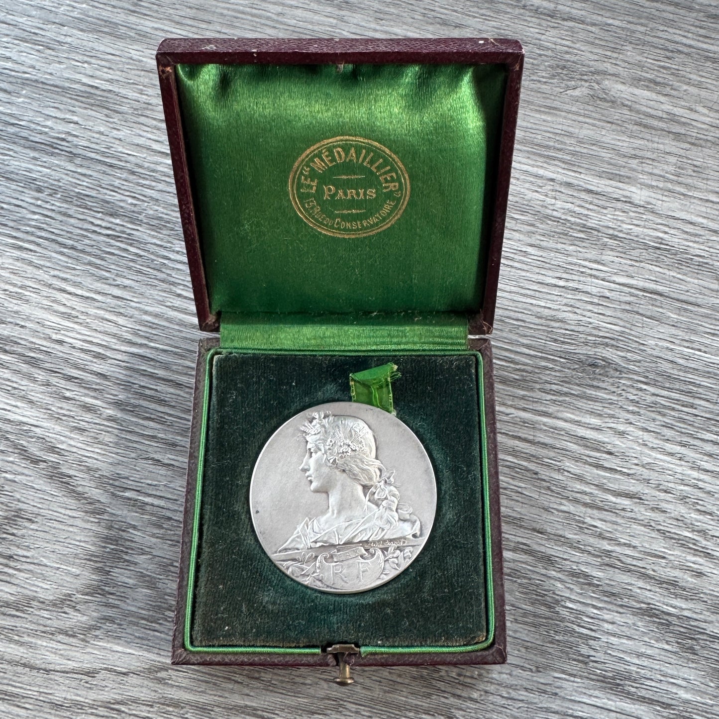 Medaille ancienne en argent « concours œnologique de Bressuire 1903 »
