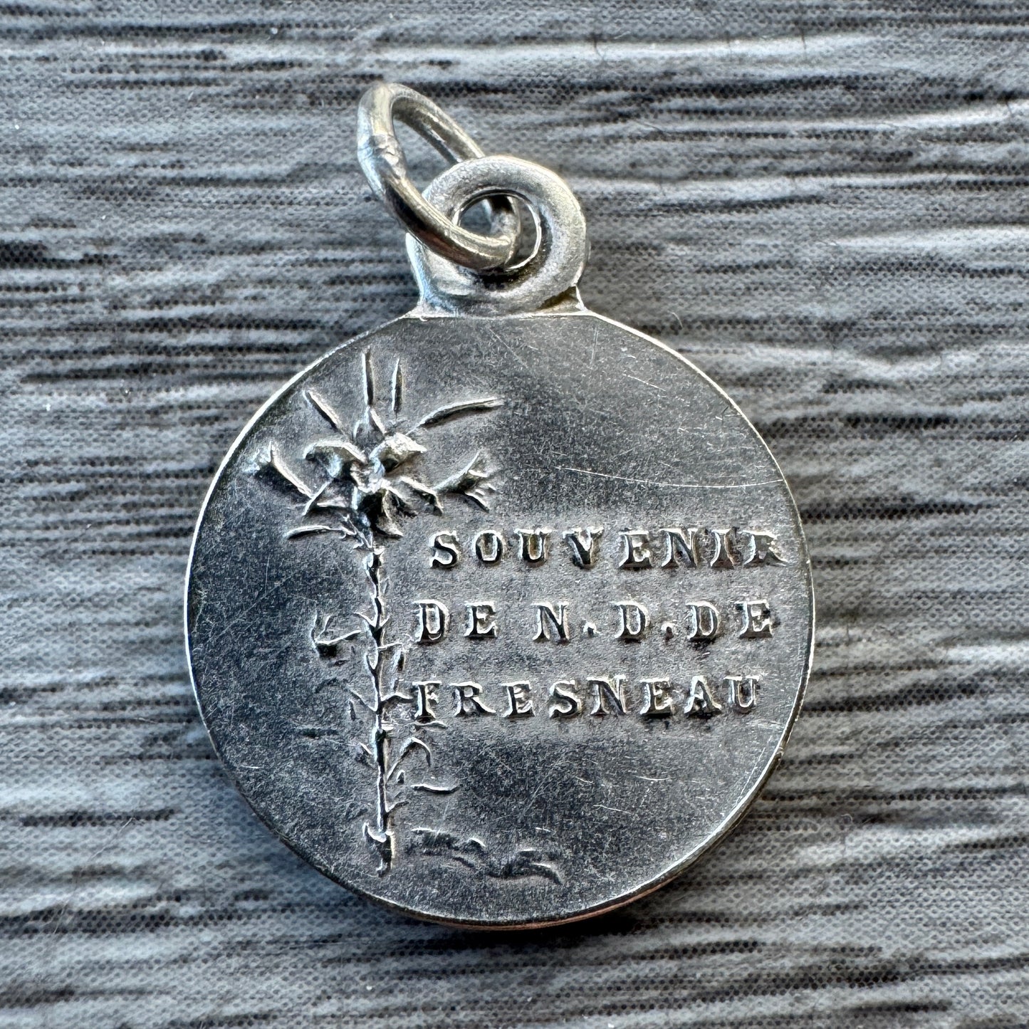 Médaille religieuse ancienne « Notre Dame de Fresneau »