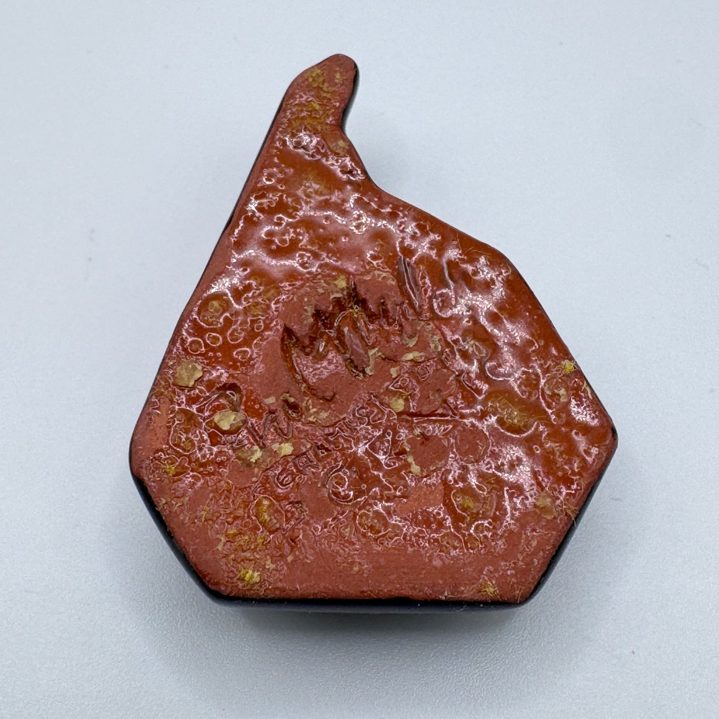Pendentif astrologique « capricorne » émaillé signé de Pauf Urfer - céramiste d'art
