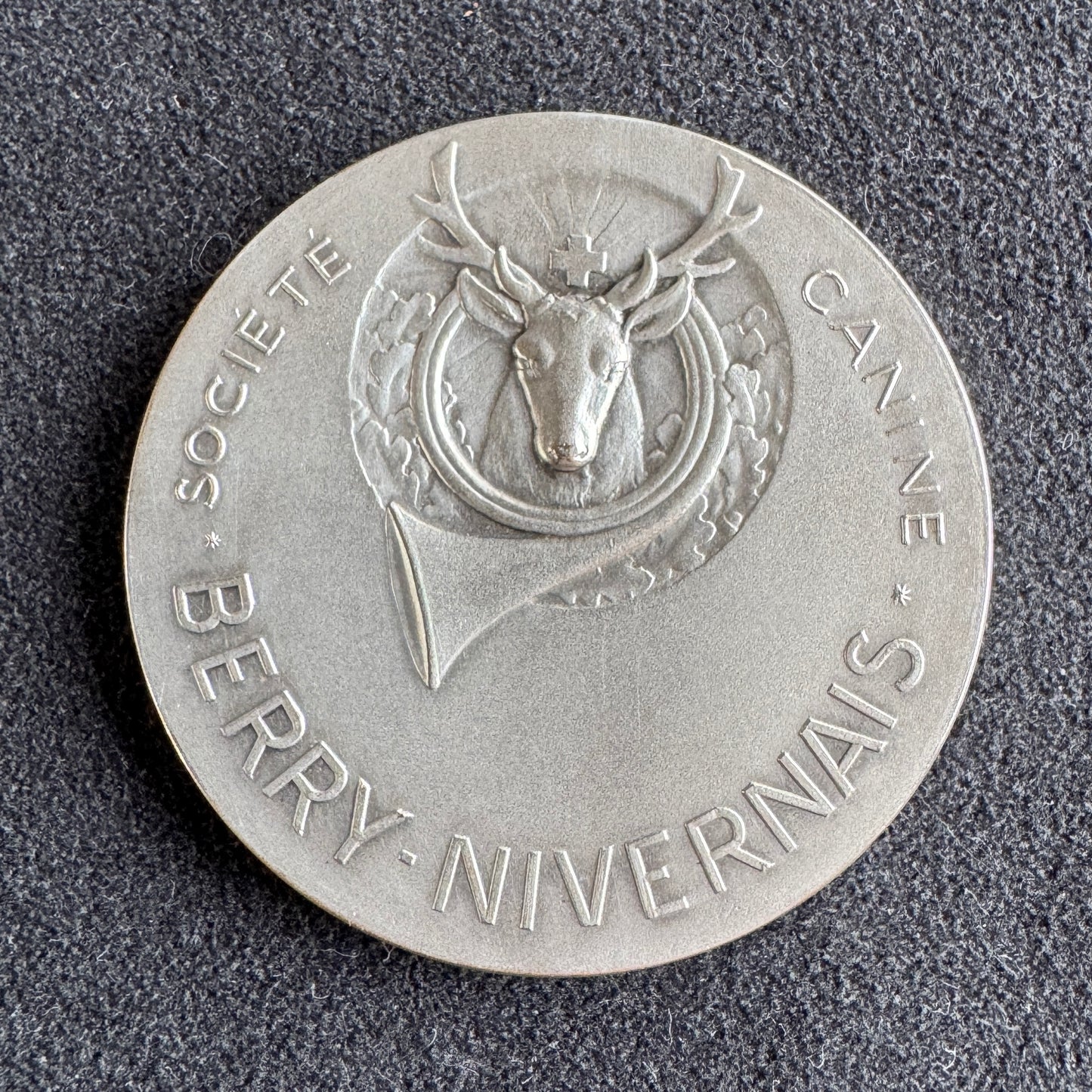 Medaille ancienne en bronze « société canine du Berry - Saint Hubert »