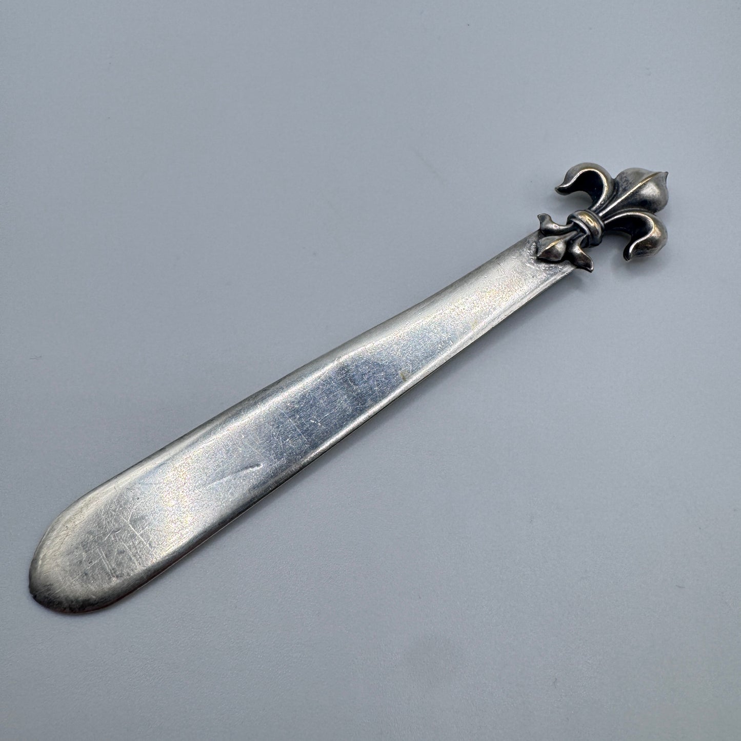 Coupe papier ancien « Fleur de Lys »