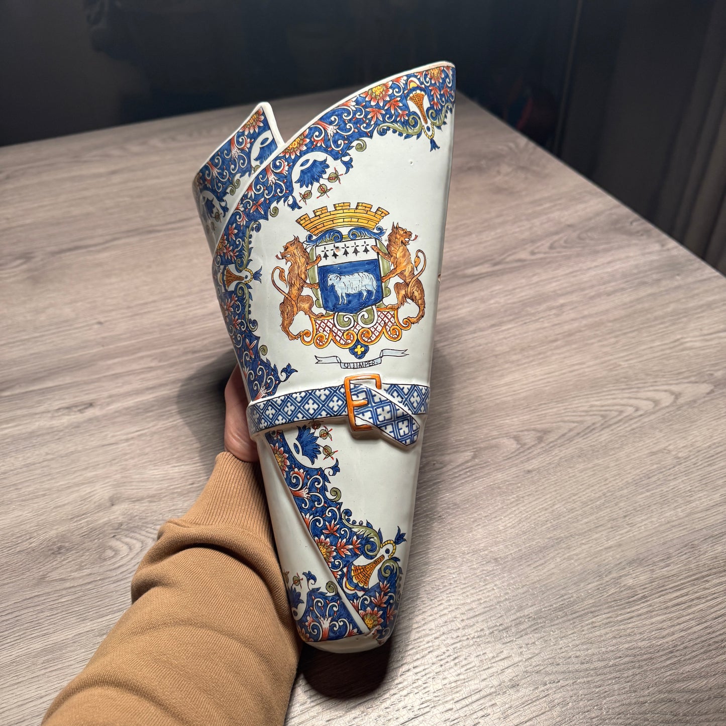 Bouquetière ancienne grand format PORQUIER BEAU - « Décor aux armes de Quimper »