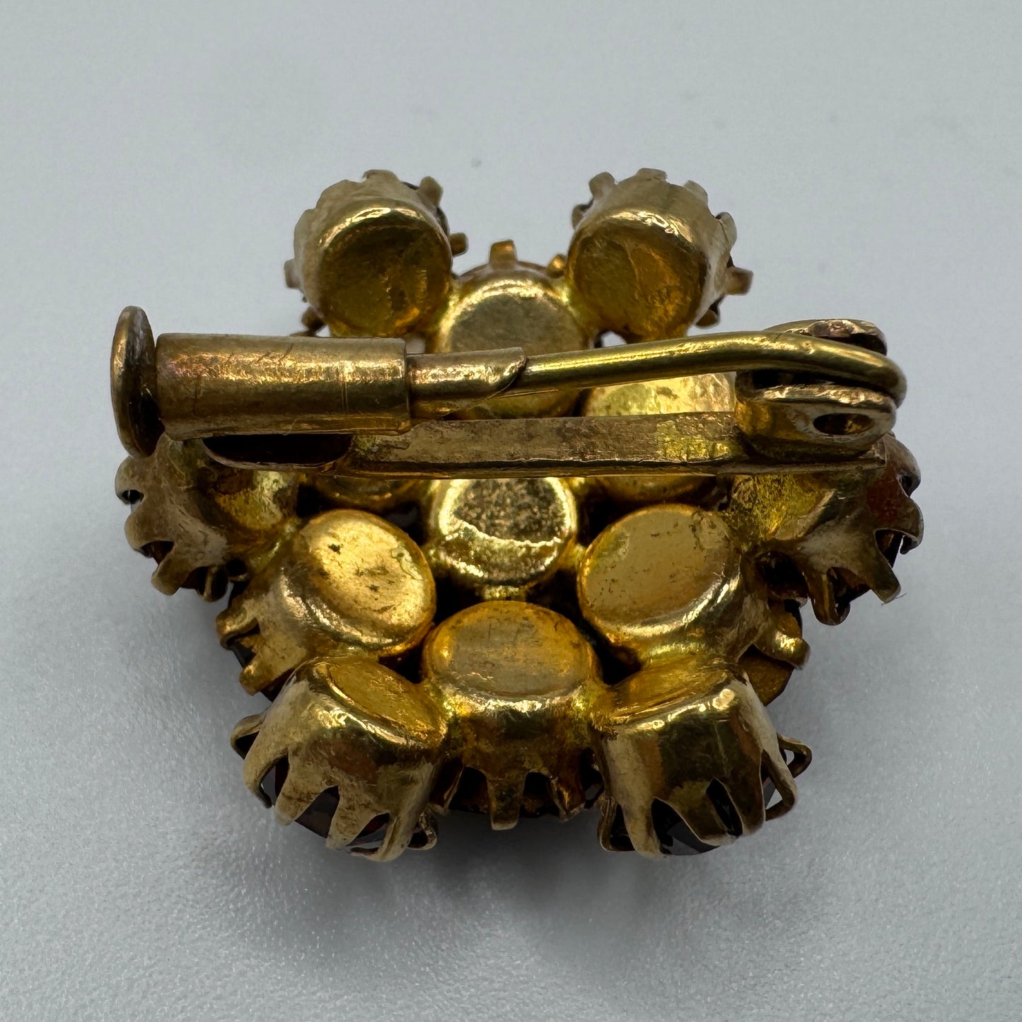 Broche ancienne Vintage - métal doré et verroterie