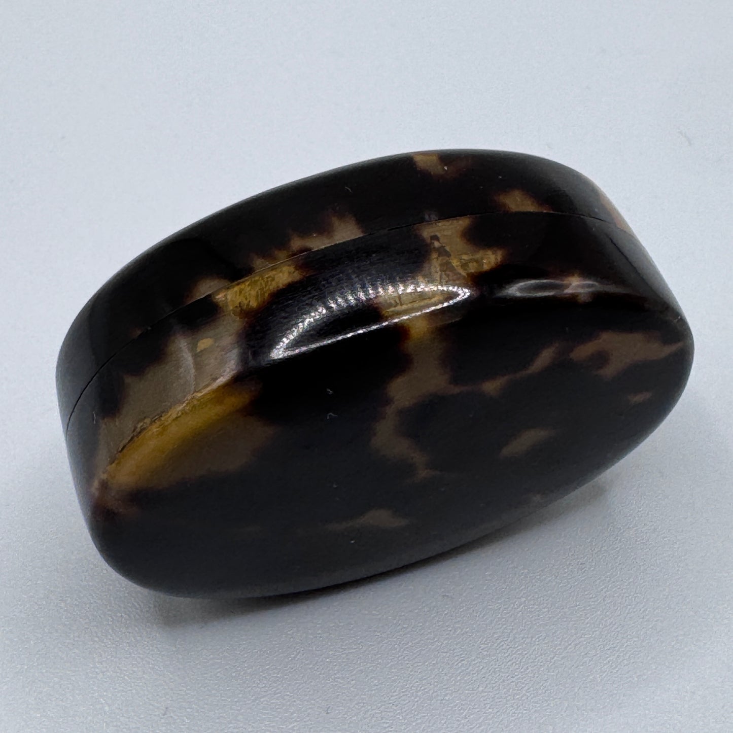 Petite boîte ancienne en écaille véritable
