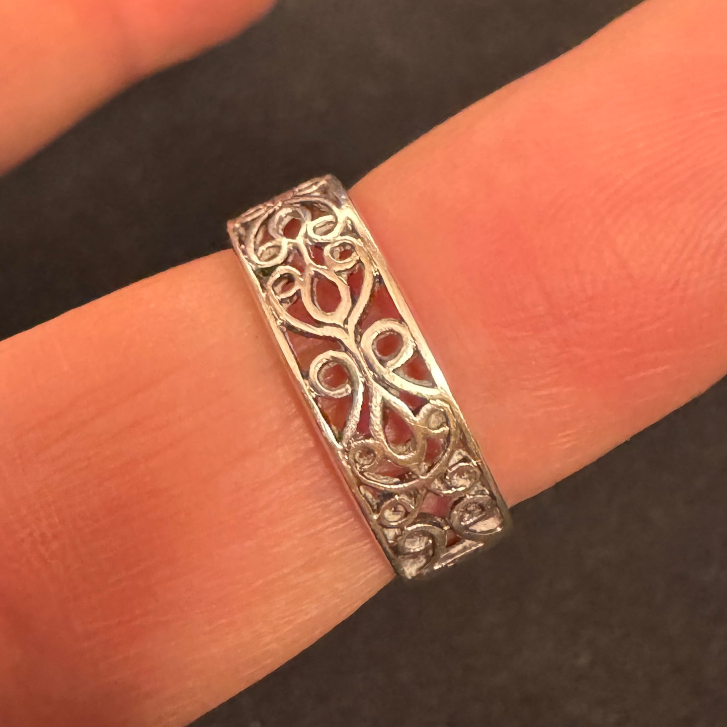 Bague en argent ciselé