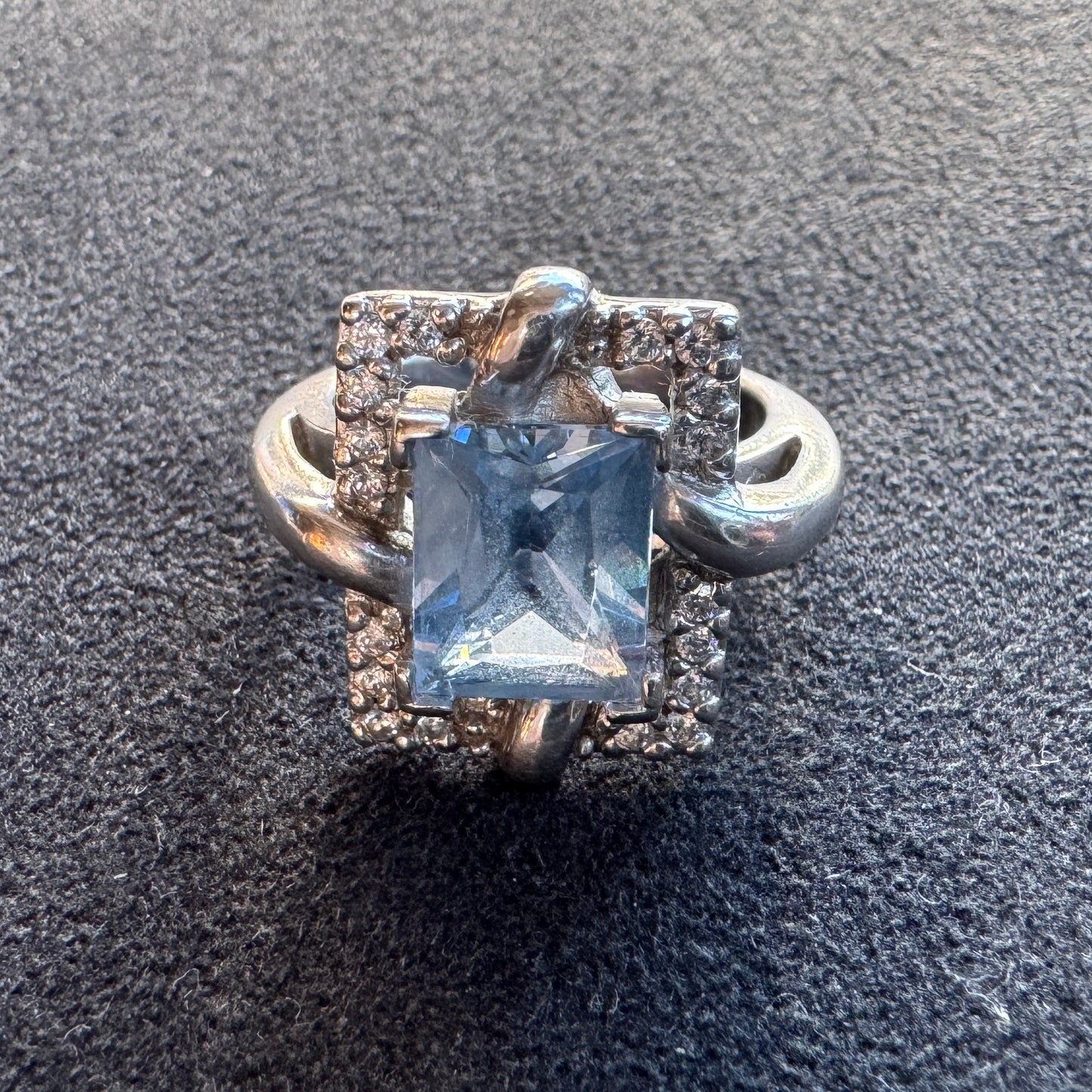 Bague en argent et cabochon verre taillé bleu