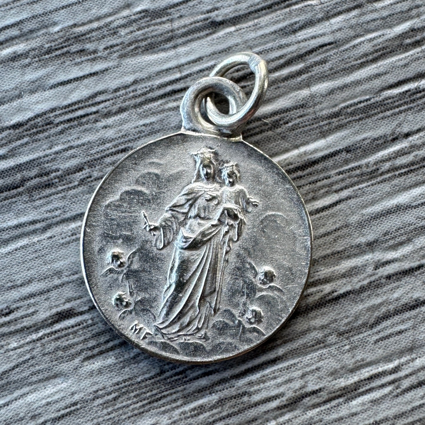 Médaille religieuse ancienne « Notre Dame de Fresneau »
