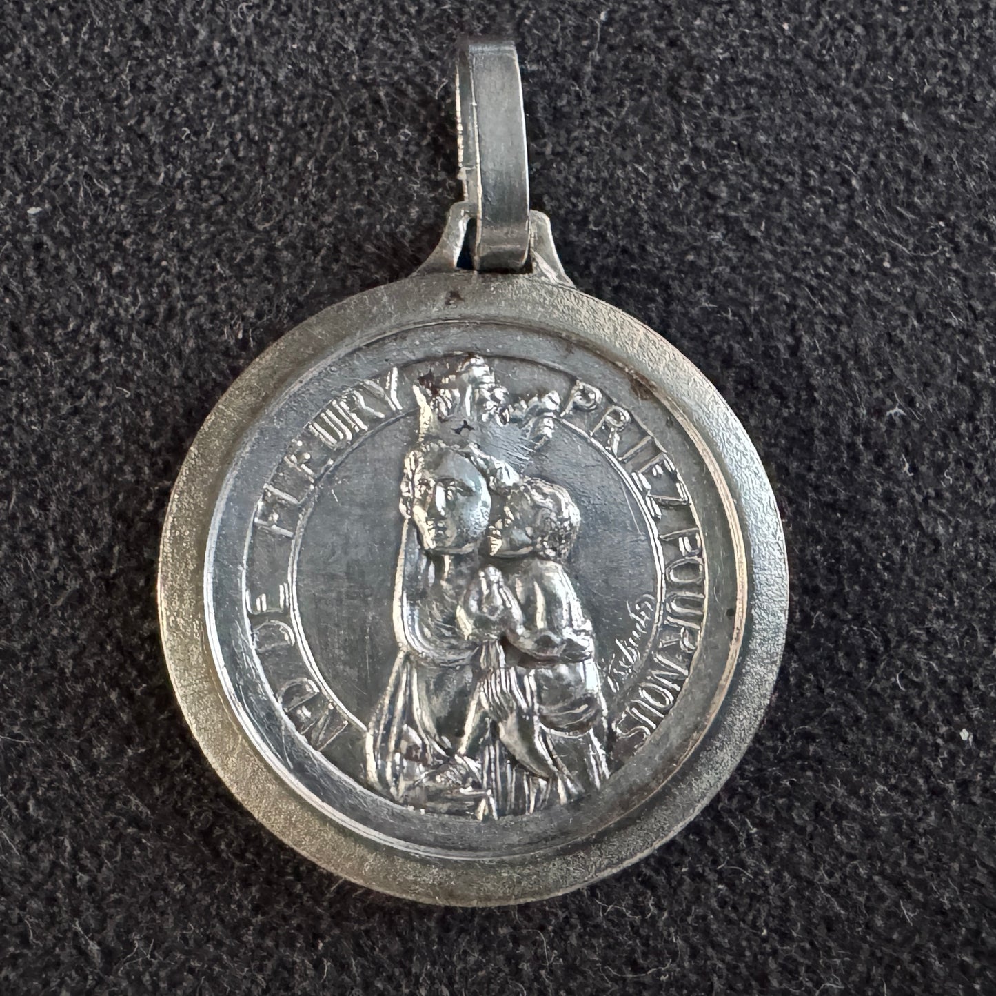 Médaille religieuse ancienne « Notre Dame de Fleury »