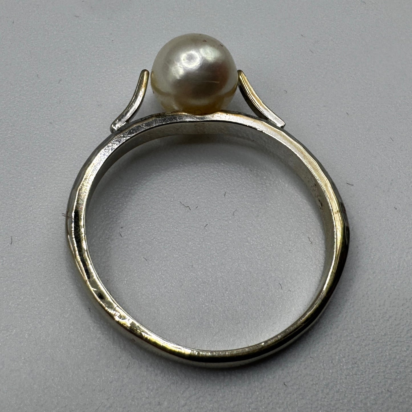 Bague ancienne en or 18 carats et perle de culture