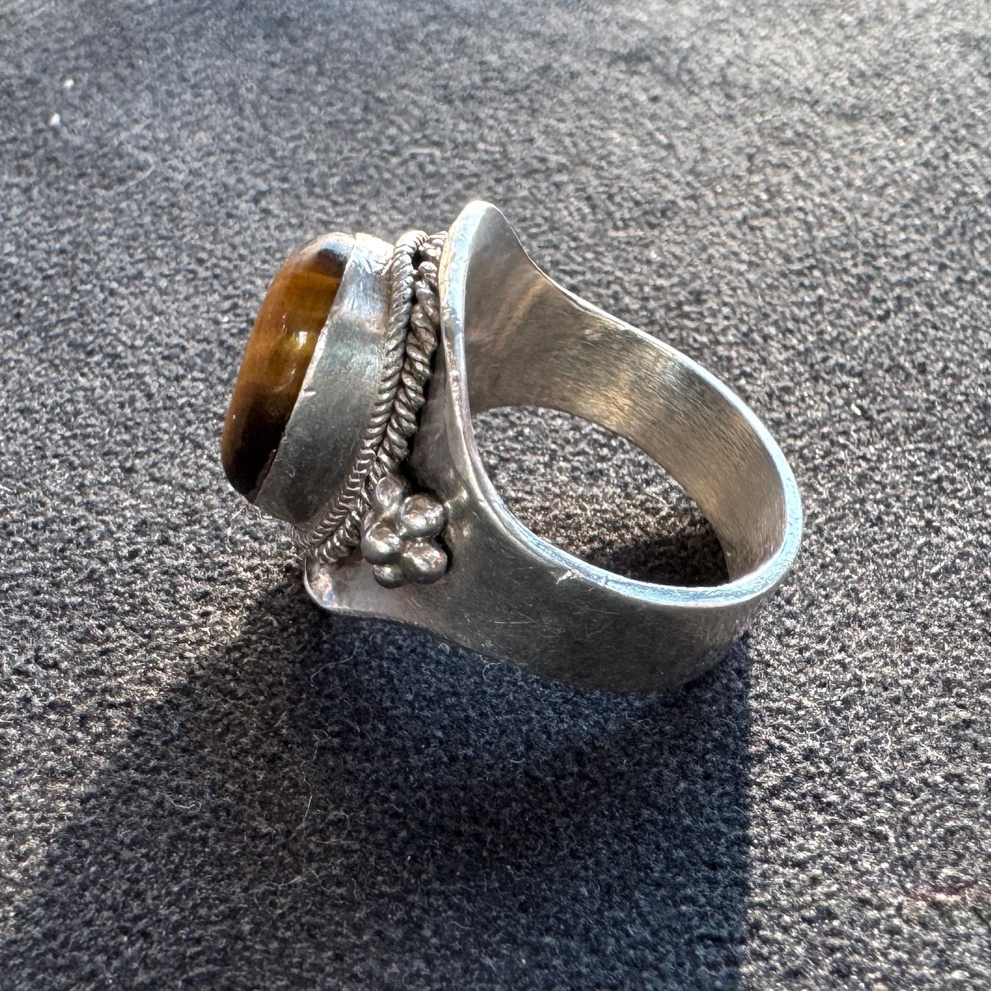Bague en argent et pierre oeil de tigre