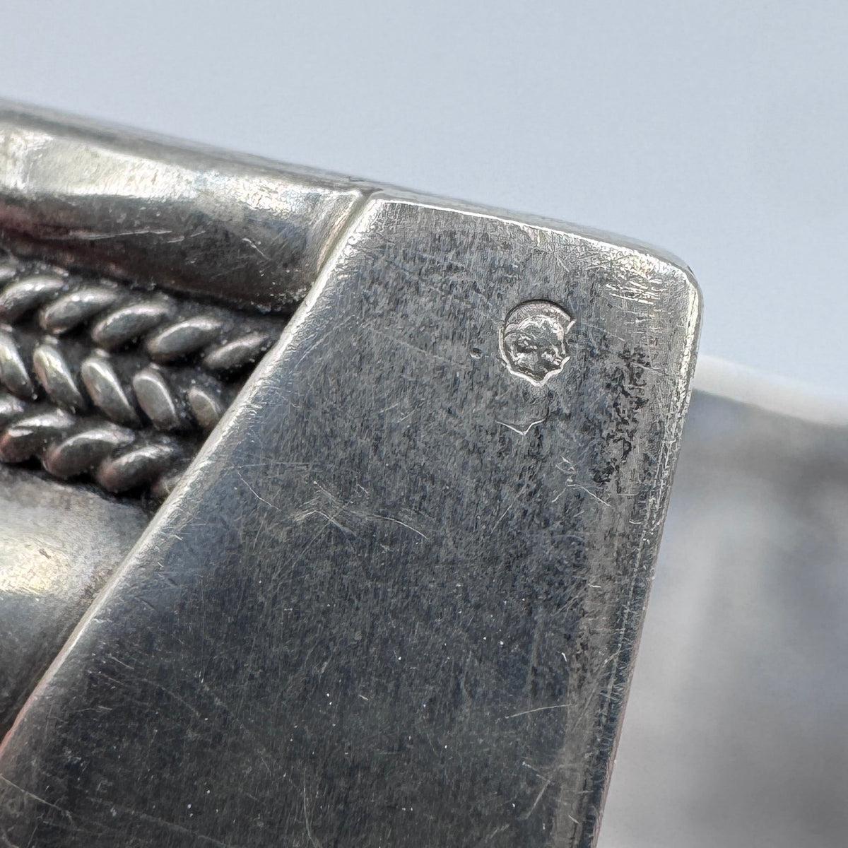 Joli Bracelet manchette ancien en argent Minerve