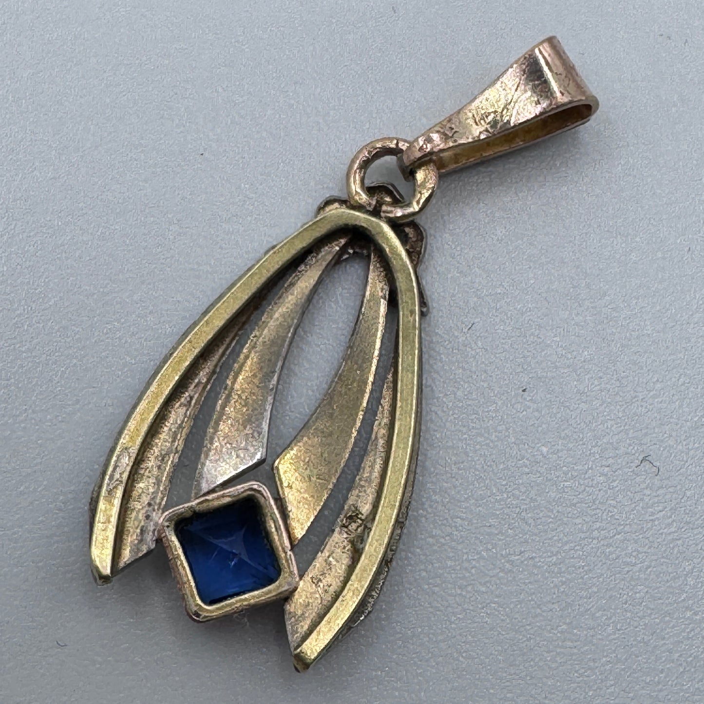 Pendentif ancien Art Deco en plaqué or