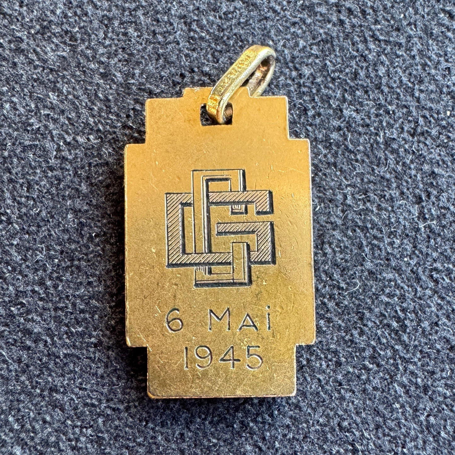 Médaille religieuse ancienne en plaqué or « Sainte Vierge »