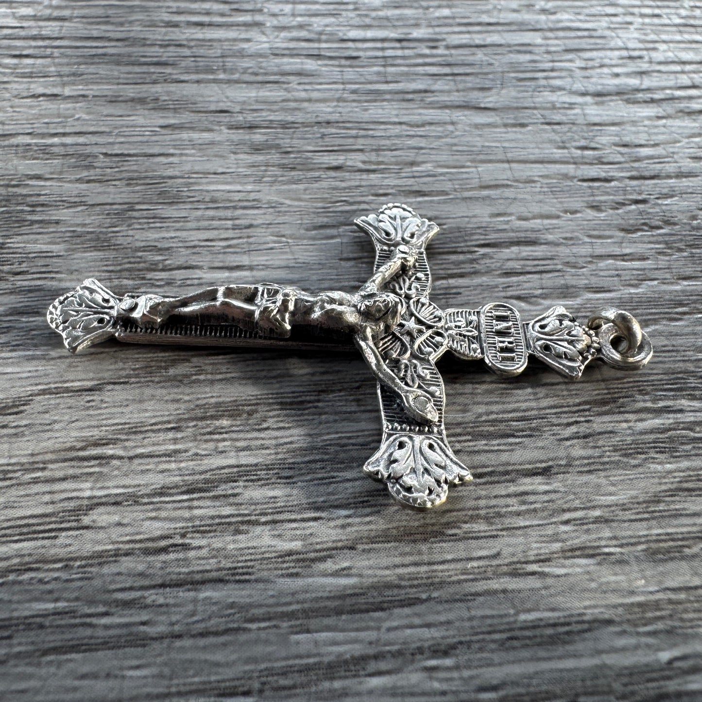 Crucifix ancien XIXe - métal argenté