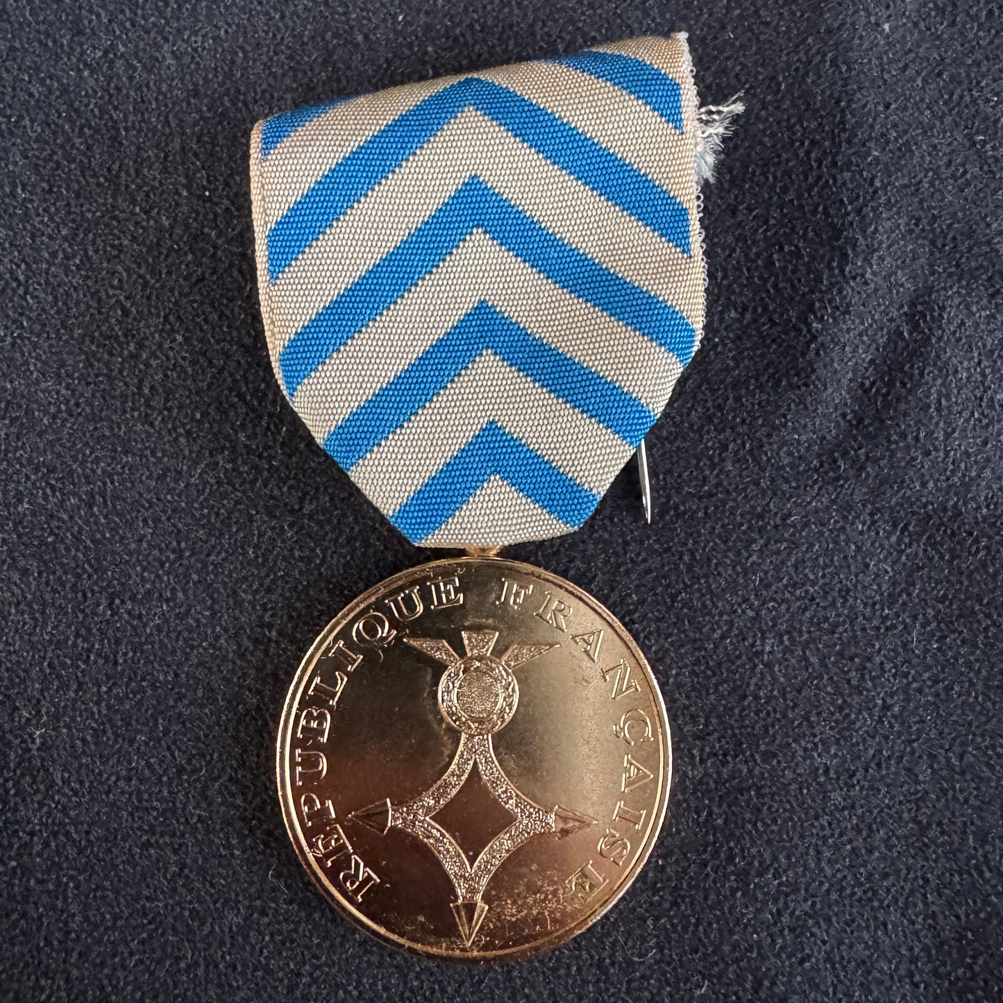 Médaille décoration militaire en bronze doré - « AFRIQUE DU NORD »