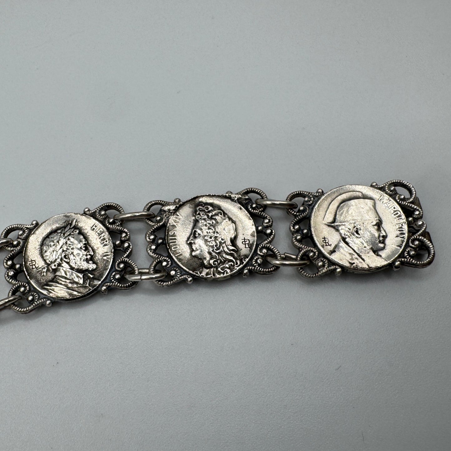 Bracelet ancien Souvenir « Rois de France » métal argenté
