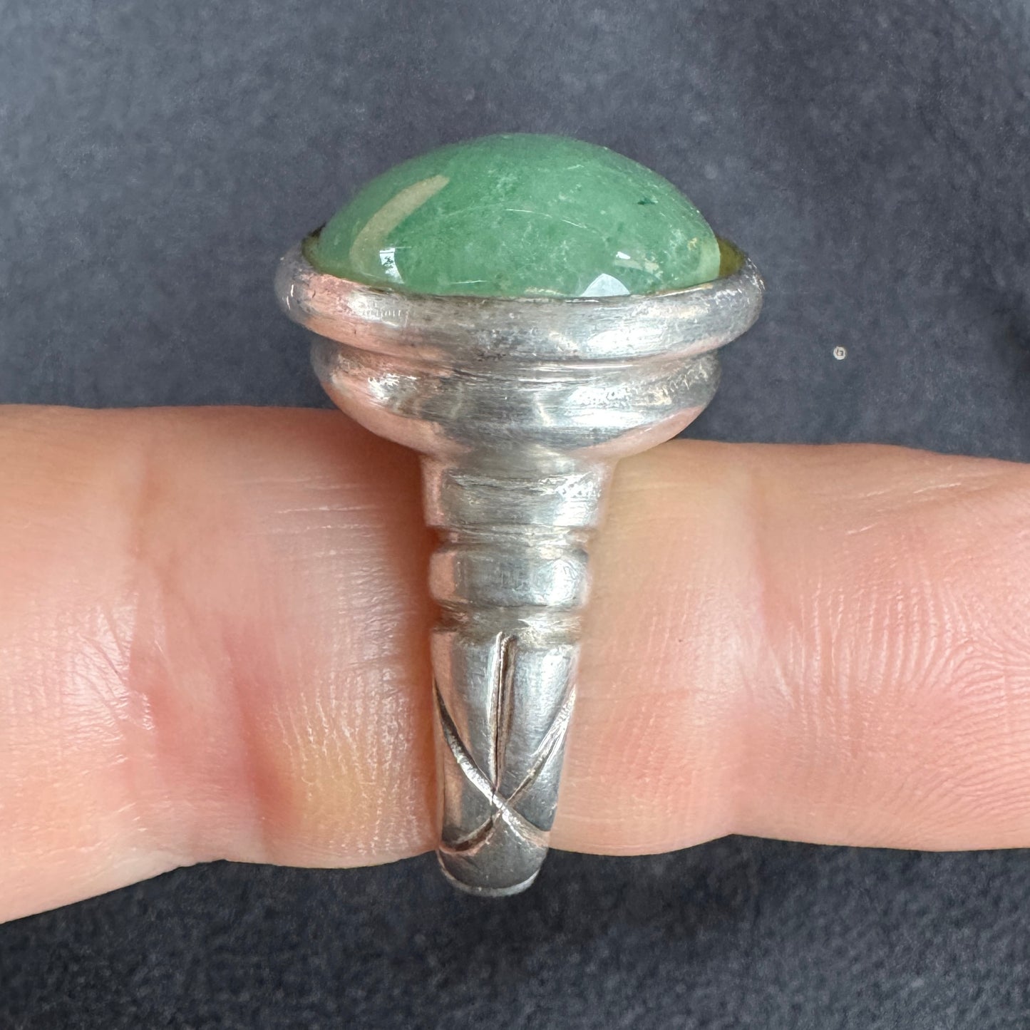 Bague style antique - bronze argenté et cabochon en pierre polie