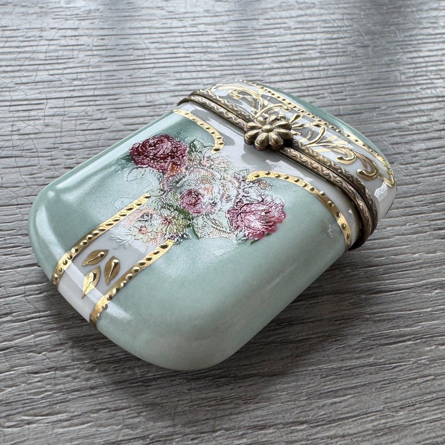 Boîte à Pilules ou Mini Coffret en Porcelaine Peinte à la Main - Décor Floral et Dorures
