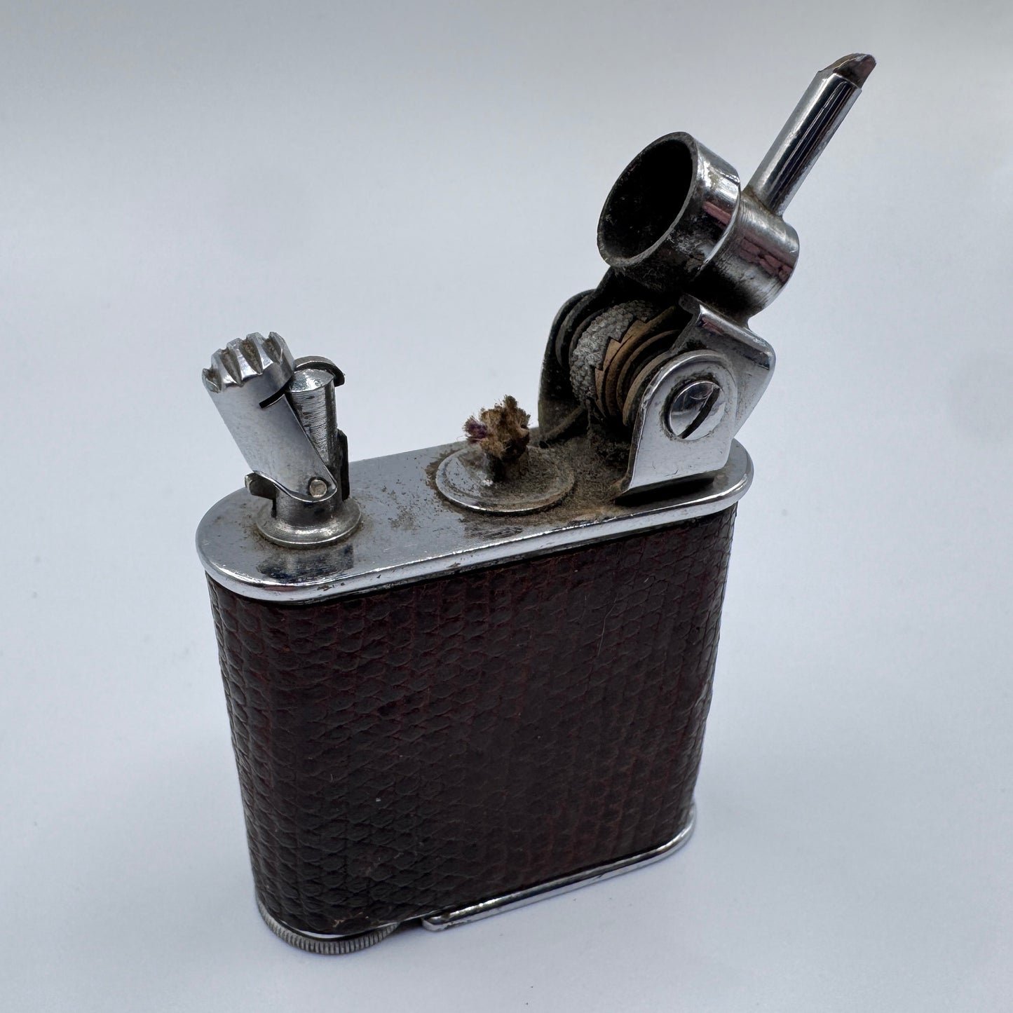 Briquet ancien à essence - LANCEL - cuir