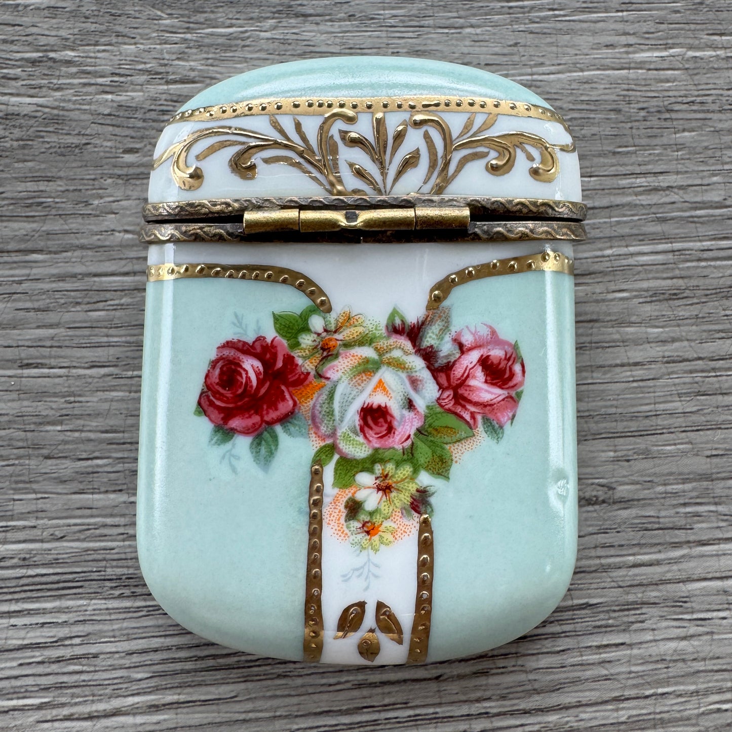 Boîte à Pilules ou Mini Coffret en Porcelaine Peinte à la Main - Décor Floral et Dorures